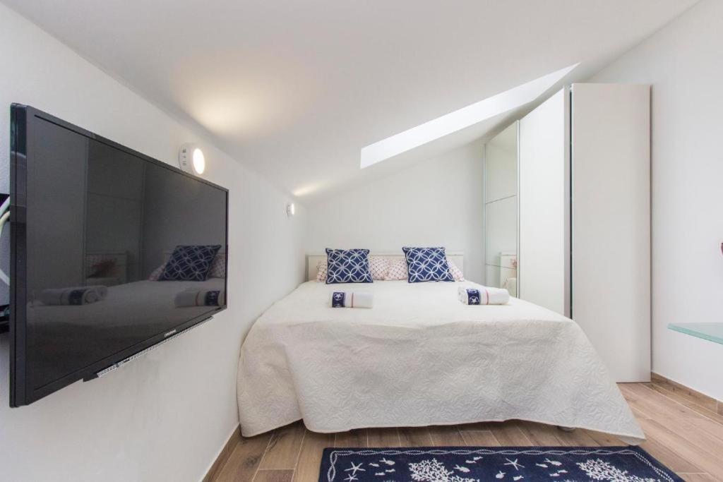 Riva 2 Apartment Krapanj Exterior photo